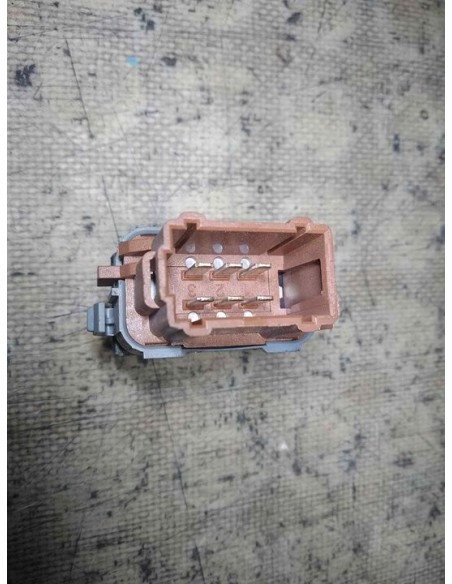 MANDO ELEVALUNAS DELANTERO DERECHO RENAULT CLIO III - 213118