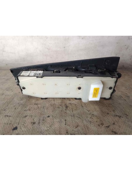 MANDO ELEVALUNAS DELANTERO IZQUIERDO TOYOTA AVENSIS BERLINA (T25) - 194984