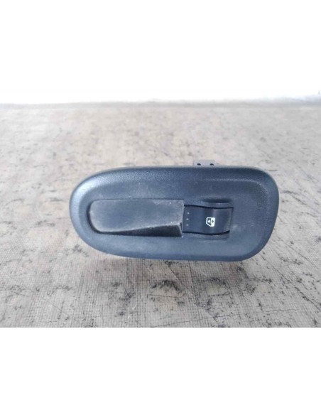 MANDO ELEVALUNAS DELANTERO DERECHO RENAULT MASTER III CAMIÓN/CHASIS - 234751