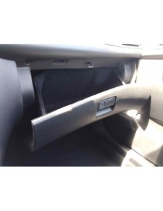 GUANTERA TOYOTA AVENSIS BERLINA (T25) - 201062 2