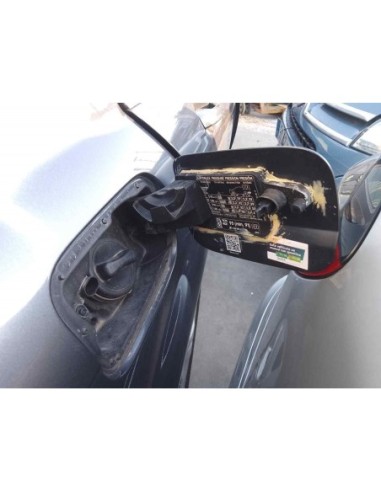 TAPA EXTERIOR COMBUSTIBLE MERCEDES-BENZ CLASE C...