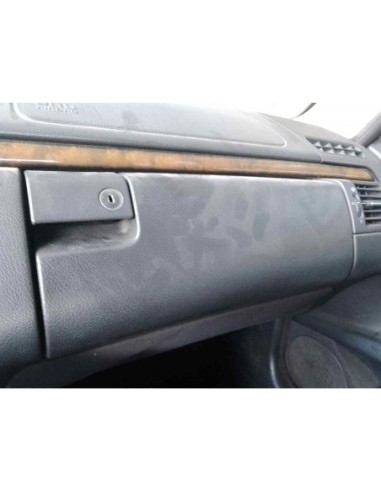 GUANTERA MERCEDES-BENZ CLASE E (BM 210) BERLINA...