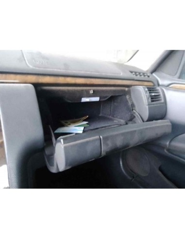 GUANTERA MERCEDES-BENZ CLASE E (BM 210) BERLINA...