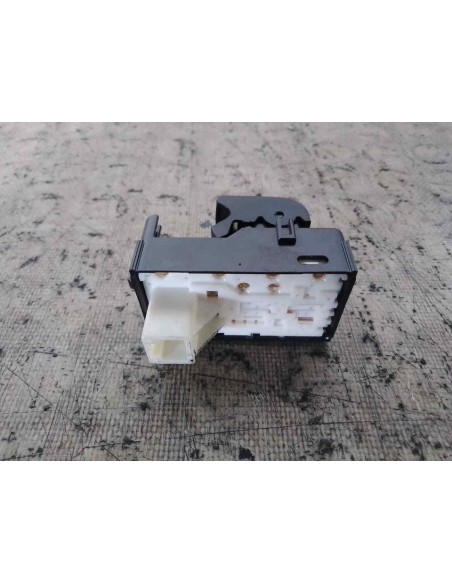 MANDO ELEVALUNAS DELANTERO DERECHO TOYOTA AURIS (E18) - 194806