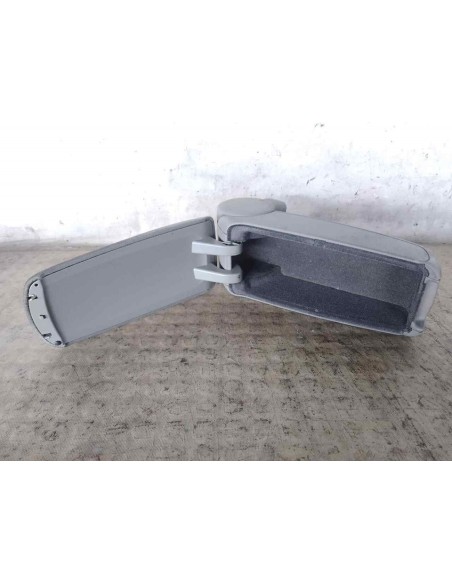 APOYABRAZOS CENTRAL AUDI A4 BERLINA (8E) - 239354