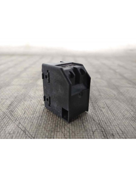 MANDO ELEVALUNAS DELANTERO DERECHO VOLKSWAGEN GOLF IV BERLINA (1J1)(10 1997) - 96224