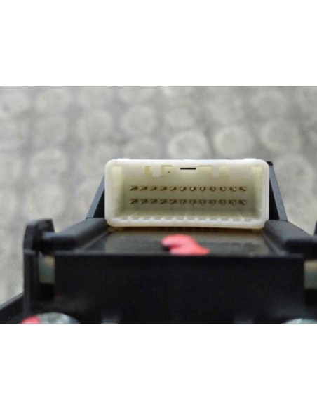 MANDO ELEVALUNAS DELANTERO IZQUIERDO TOYOTA COROLLA (E12) - 114425