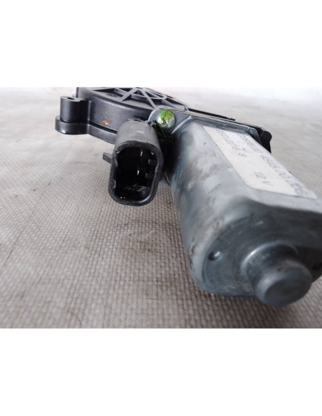 MOTOR ELEVALUNAS DELANTERO IZQUIERDO SEAT CORDOBA BERLINA (6K2) - 105109