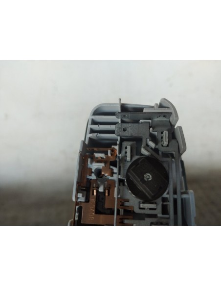 LUZ INTERIOR FORD TOURNEO COURIER (C4A) - 101982