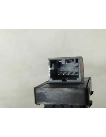 MANDO ELEVALUNAS DELANTERO DERECHO AUDI A4 AVANT (8E) - 119260