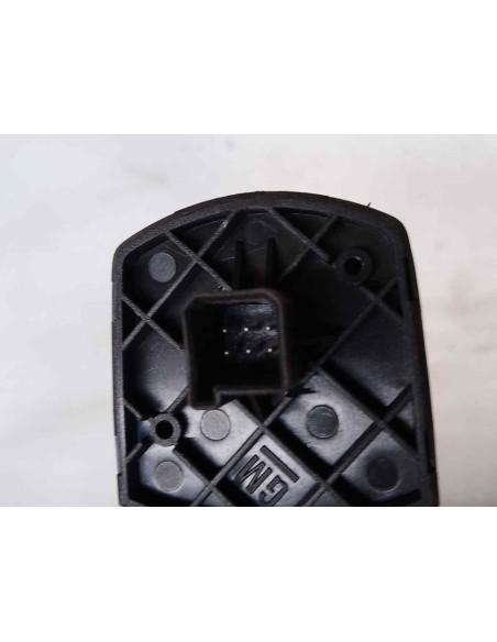 MANDO ELEVALUNAS DELANTERO DERECHO OPEL CORSA D - 137092