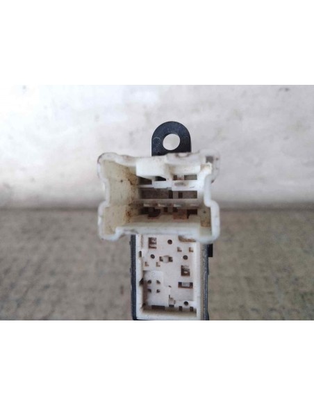 MANDO ELEVALUNAS DELANTERO DERECHO NISSAN MICRA (K12E) - 102944