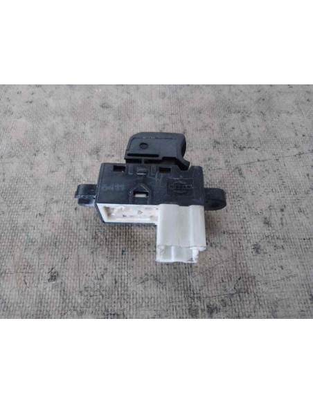 MANDO ELEVALUNAS DELANTERO DERECHO NISSAN MICRA (K12E) - 102944