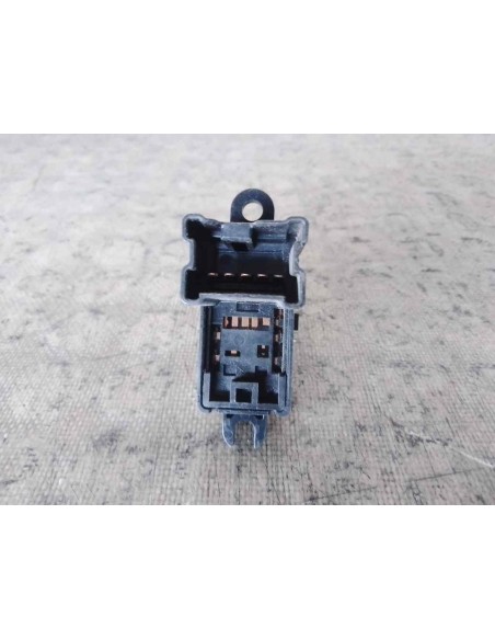 MANDO ELEVALUNAS DELANTERO DERECHO NISSAN JUKE (F15E) - 182107