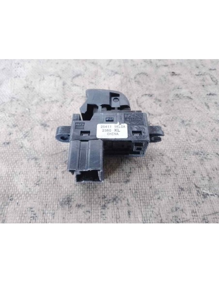 MANDO ELEVALUNAS DELANTERO DERECHO NISSAN JUKE (F15E) - 182107