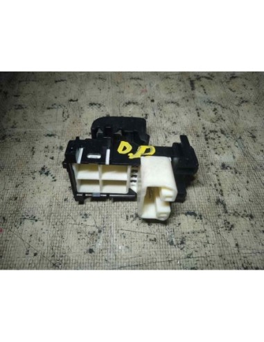 MANDO ELEVALUNAS DELANTERO DERECHO TOYOTA YARIS...