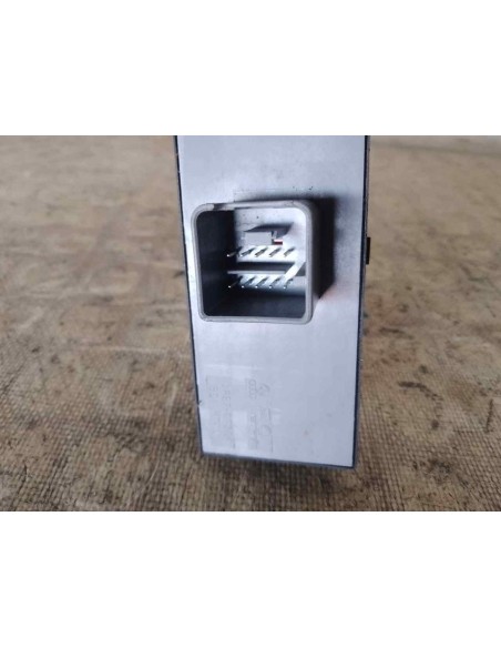 MANDO ELEVALUNAS DELANTERO IZQUIERDO VOLKSWAGEN PASSAT BERLINA (3C2) - 177096