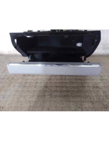 GUANTERA MERCEDES-BENZ CLASE C (BM 204) BERLINA - 182411