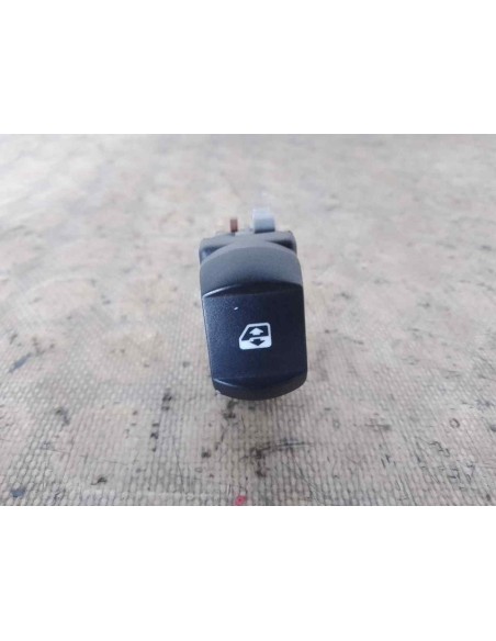 MANDO ELEVALUNAS DELANTERO DERECHO RENAULT CLIO III - 213118