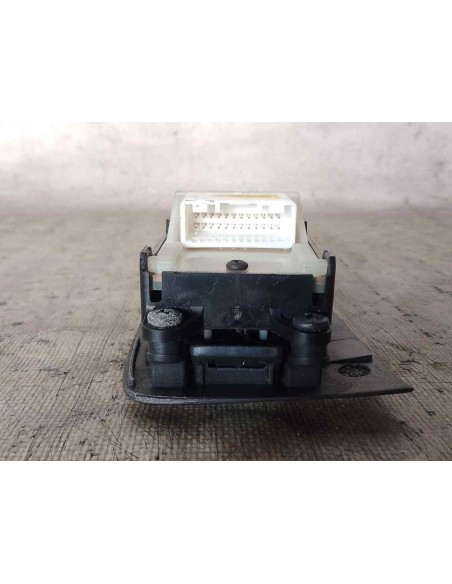 MANDO ELEVALUNAS DELANTERO IZQUIERDO TOYOTA AVENSIS BERLINA (T25) - 194984