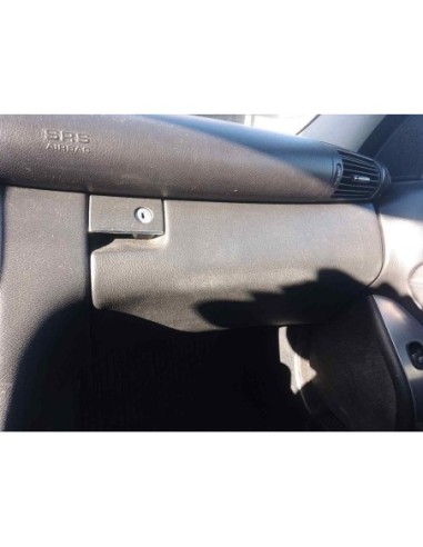 GUANTERA MERCEDES-BENZ CLASE C (BM 203)...