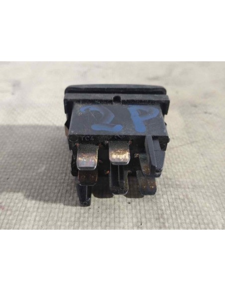 MANDO ELEVALUNAS DELANTERO DERECHO VOLKSWAGEN POLO III (6N1) - 93873