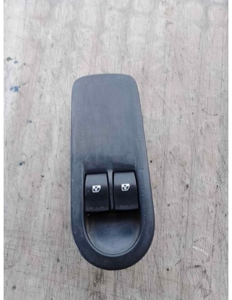 MANDO ELEVALUNAS DELANTERO IZQUIERDO RENAULT MEGANE II BERLINA 3P - 96940