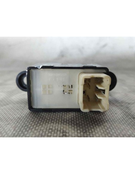 MANDO ELEVALUNAS DELANTERO DERECHO HYUNDAI ATOS PRIME (MX) - 106079