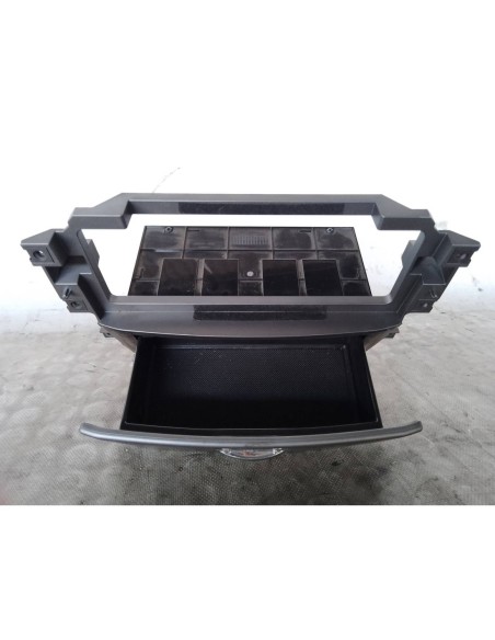 CENICERO KIA SORENTO (BL) - 112041