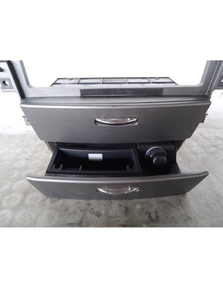 CENICERO KIA SORENTO (BL) - 112041