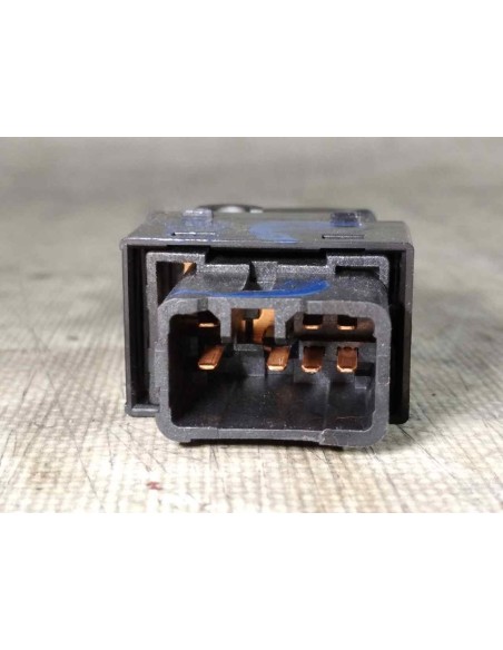 MANDO ELEVALUNAS TRASERO DERECHO KIA SORENTO (BL) - 112068