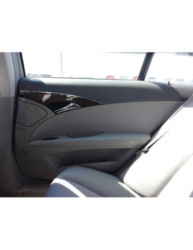 GUARNECIDO PUERTA TRASERA DERECHA MERCEDES-BENZ...