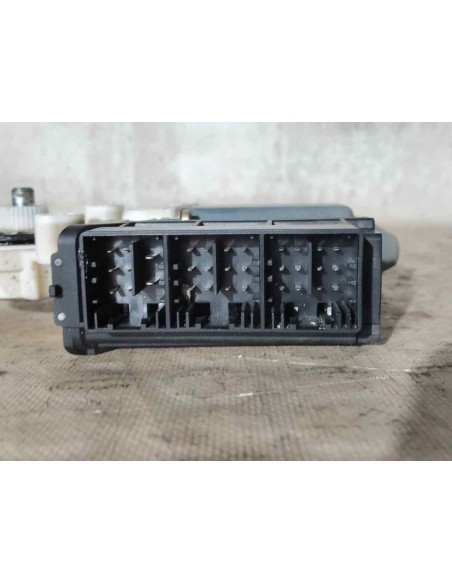 MOTOR ELEVALUNAS DELANTERO IZQUIERDO SEAT CORDOBA BERLINA (6L2) - 235106