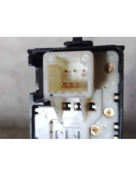 MANDO ELEVALUNAS DELANTERO DERECHO TOYOTA AURIS (E18) - 194806