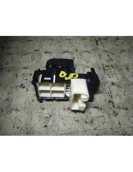 MANDO ELEVALUNAS DELANTERO DERECHO TOYOTA YARIS (KSP1/NLP1/NSP1) - 180181