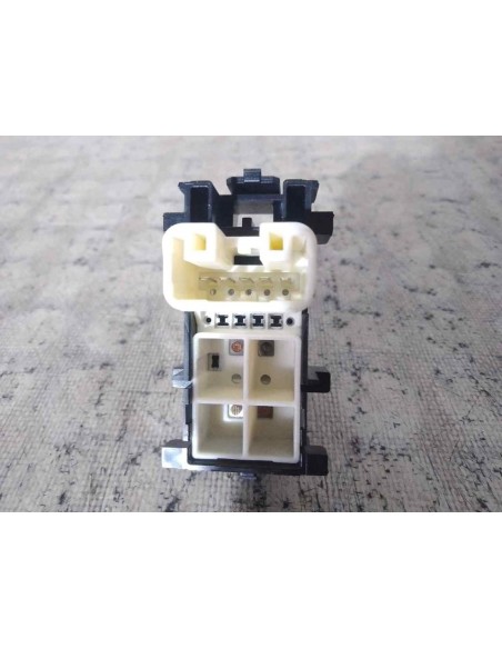 MANDO ELEVALUNAS DELANTERO DERECHO TOYOTA YARIS (KSP1/NLP1/NSP1) - 180181