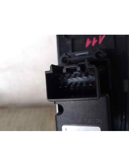 MANDO ELEVALUNAS DELANTERO DERECHO MAZDA 3 BERLINA (BK) - 102856