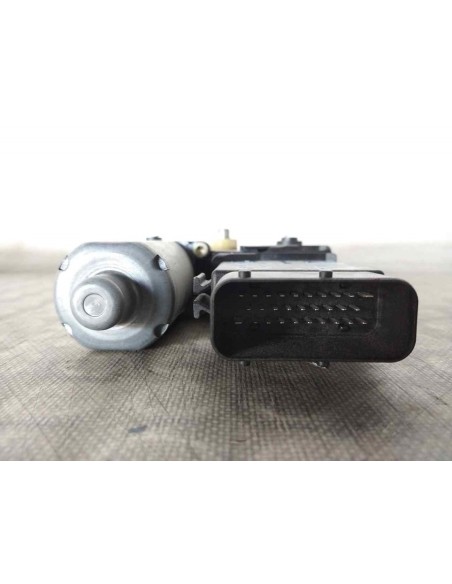 MOTOR ELEVALUNAS DELANTERO DERECHO VOLKSWAGEN PASSAT BERLINA (3B3) - 125839