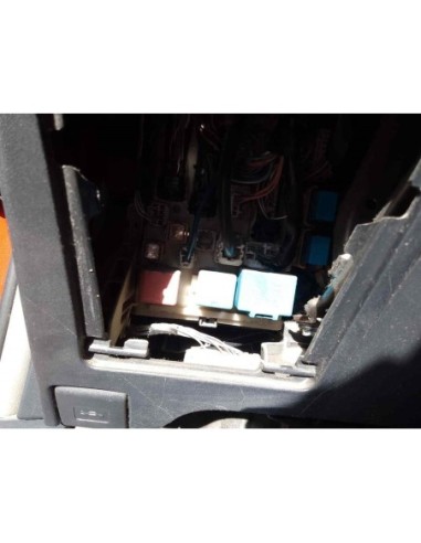CAJA RELES / FUSIBLES TOYOTA YARIS...
