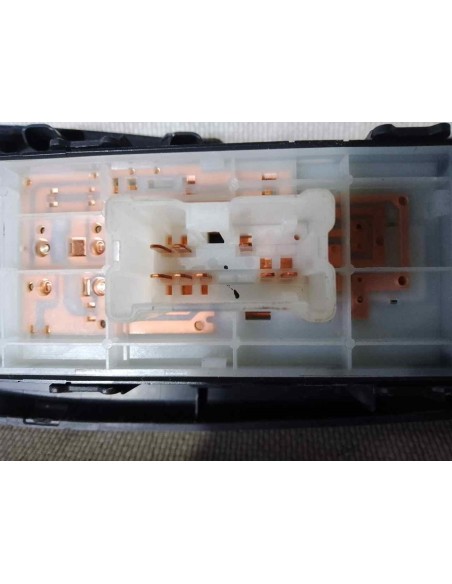 MANDO ELEVALUNAS DELANTERO DERECHO NISSAN PULSAR (C13M) - 175334