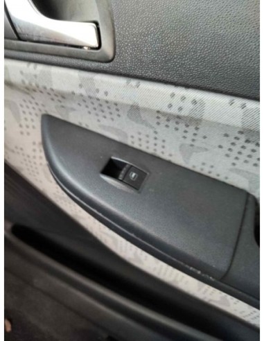 MANDO ELEVALUNAS DELANTERO DERECHO SKODA FABIA...