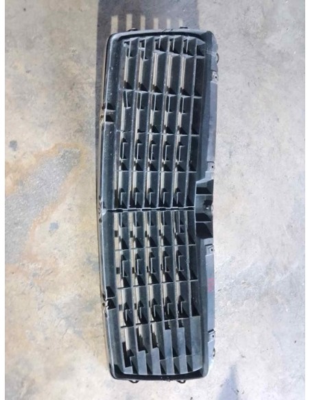 REJILLA DELANTERA MERCEDES-BENZ CLASE E (BM 210) BERLINA - 261401