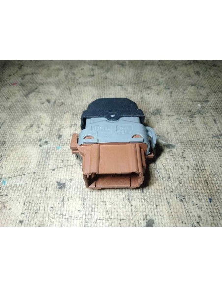 MANDO ELEVALUNAS DELANTERO DERECHO RENAULT CLIO III - 213118