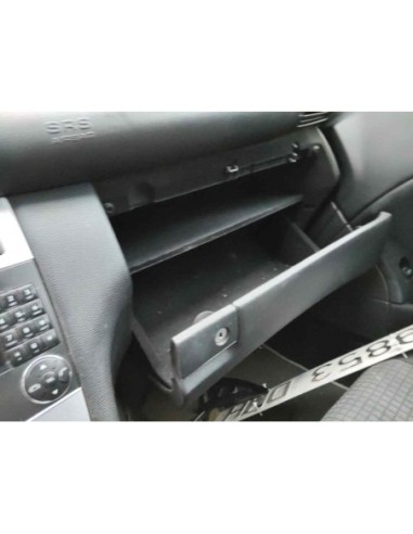 GUANTERA MERCEDES-BENZ CLASE C (BM 203)...