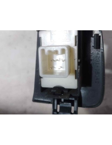 MANDO ELEVALUNAS DELANTERO DERECHO TOYOTA AVENSIS BERLINA (T25) - 230491