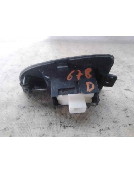 MANDO ELEVALUNAS DELANTERO DERECHO TOYOTA AVENSIS BERLINA (T25) - 230491