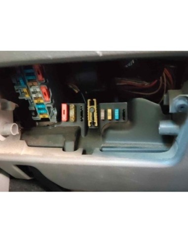CAJA RELES / FUSIBLES RENAULT SCENIC II (JM) -...