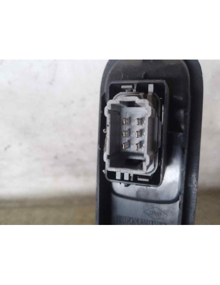 MANDO ELEVALUNAS DELANTERO DERECHO RENAULT SCENIC II (JM) - 202062