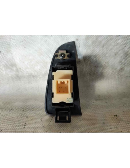 MANDO ELEVALUNAS TRASERO IZQUIERDO TOYOTA AVENSIS BERLINA (T25) - 200370