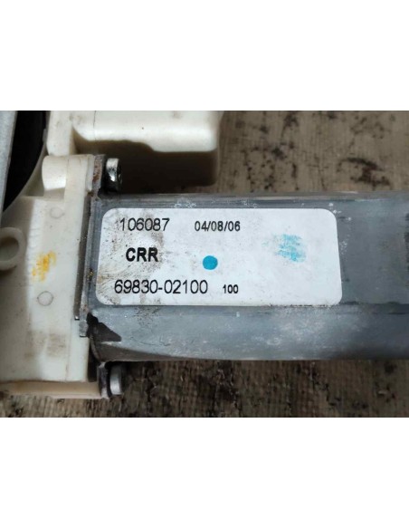 ELEVALUNAS TRASERO DERECHO TOYOTA COROLLA (E12) - 217255